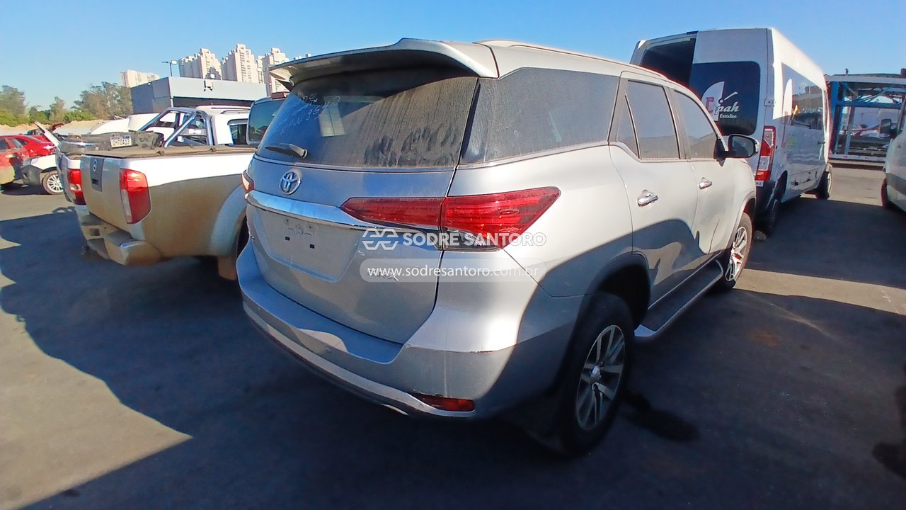 Toyota Hilux - 2020/2020 — foto 4 de 12