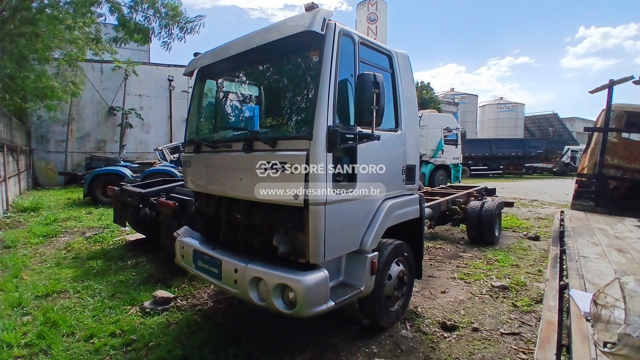 Ford Cargo 815 E - 2010/2011 — foto 3 de 12