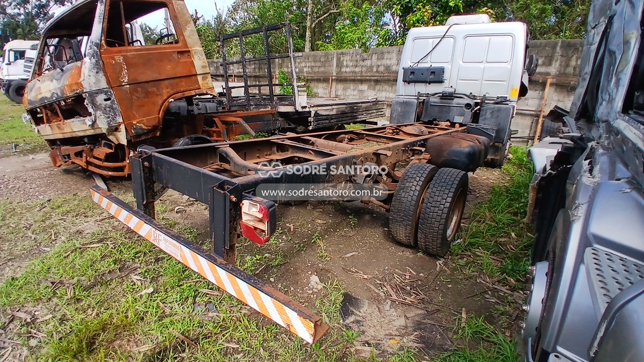 Ford Cargo 815 E - 2010/2011 — foto 4 de 12