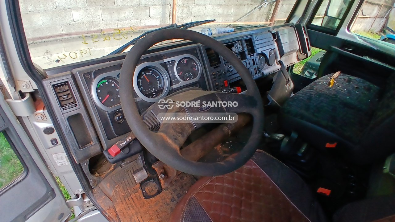 Ford Cargo 815 E - 2010/2011 — foto 7 de 12