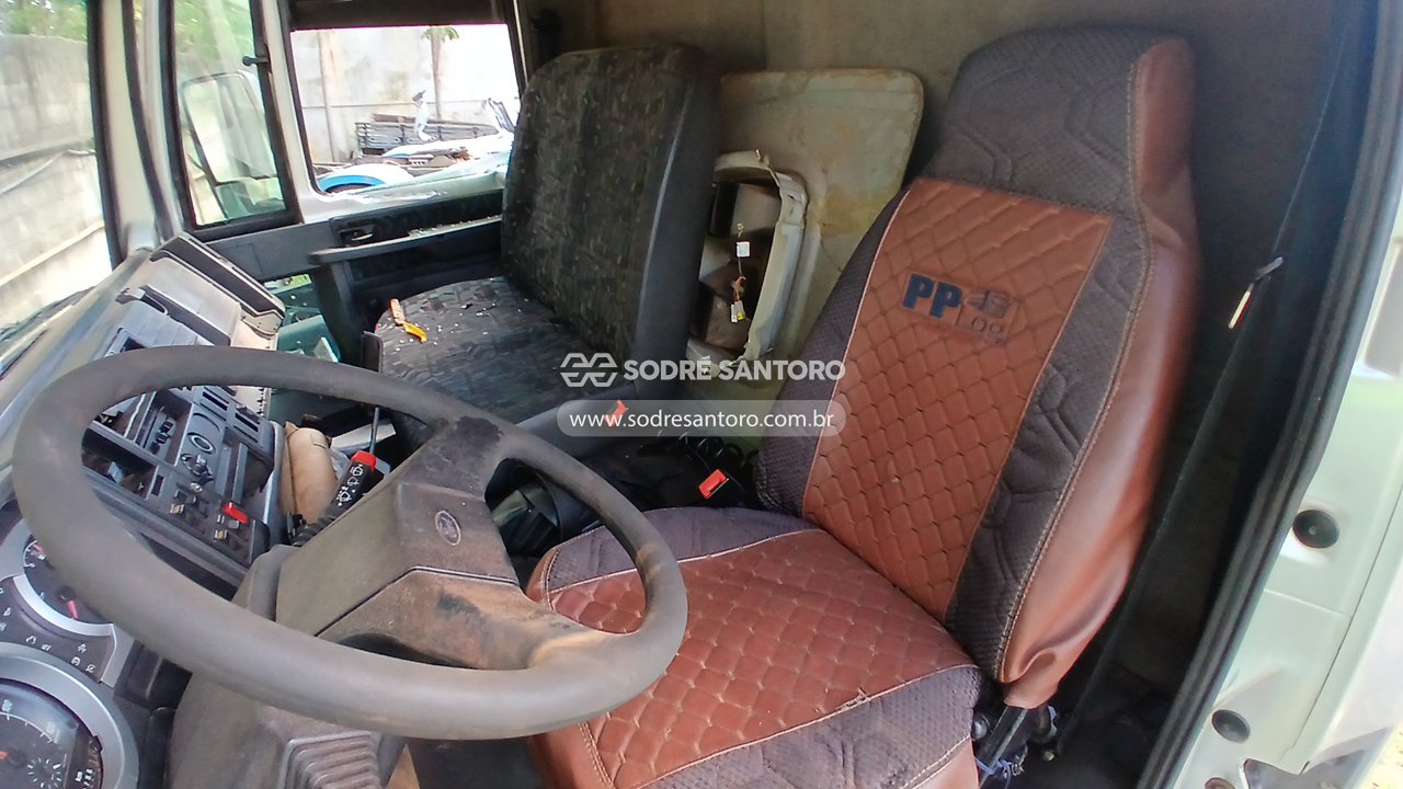 Ford Cargo 815 E - 2010/2011 — foto 9 de 12
