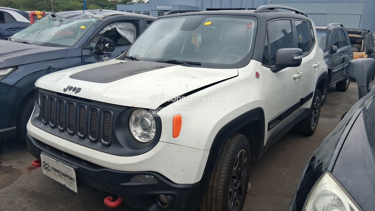 Jeep Renegade Thawk AT - 2016/2016 — foto 3 de 12
