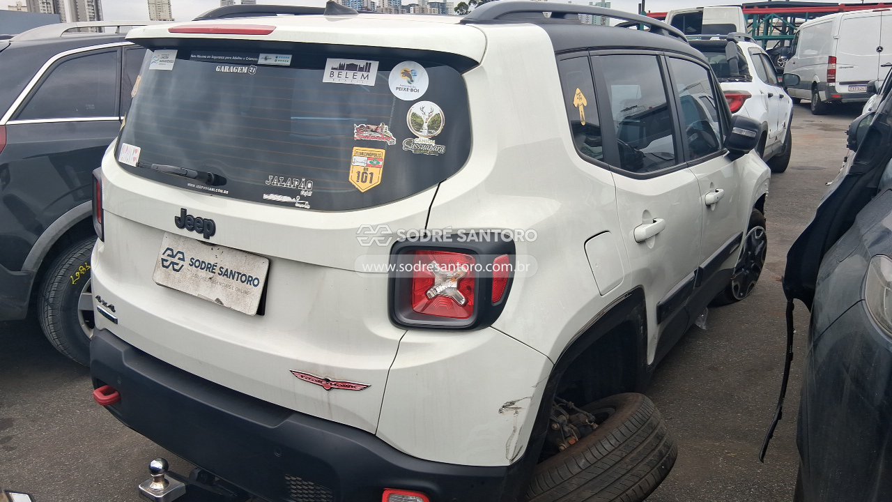 Jeep Renegade Thawk AT - 2016/2016 — foto 4 de 12