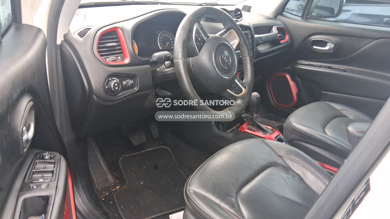 Jeep Renegade Thawk AT - 2016/2016 — foto 6 de 12