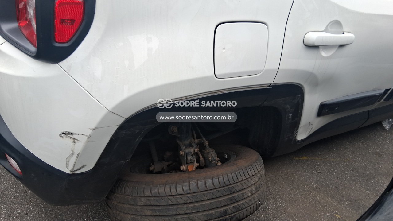 Jeep Renegade Thawk AT - 2016/2016 — foto 11 de 12