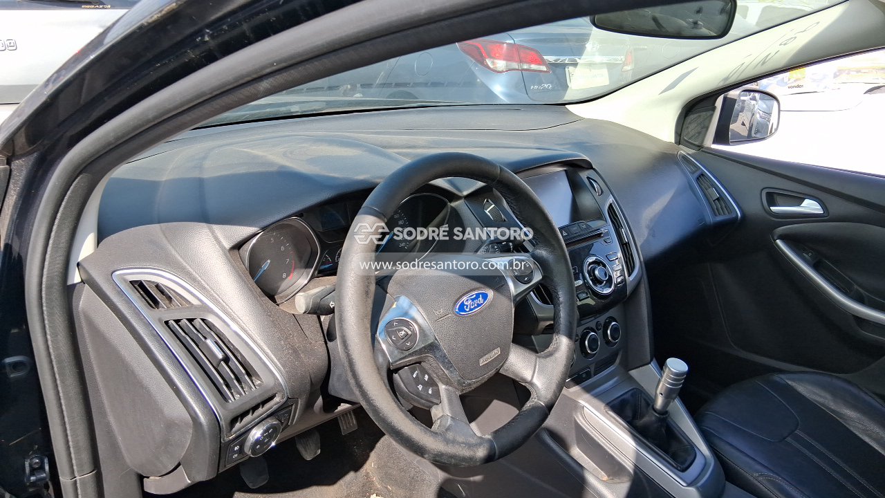 Ford Focus SE 1.6 H - 2013/2014 — foto 6 de 10