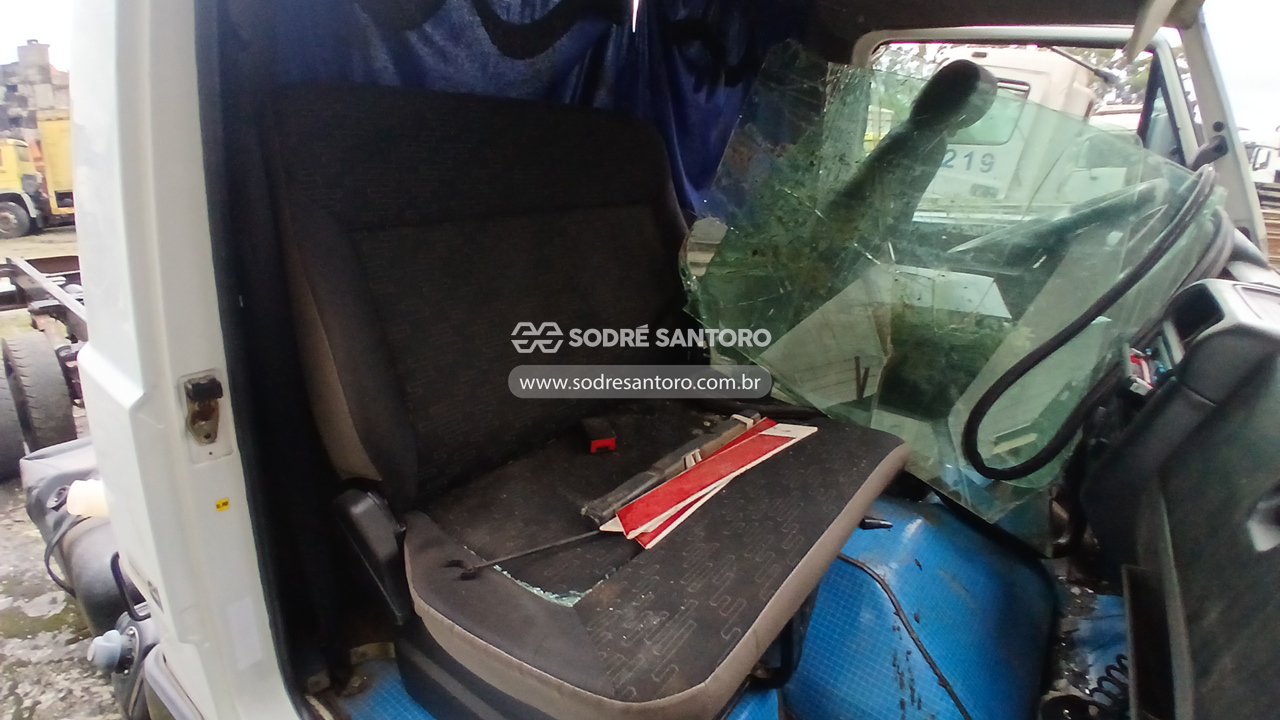 Volkswagen 8.160 Drc 4x2 - 2012/2012 — foto 9 de 12