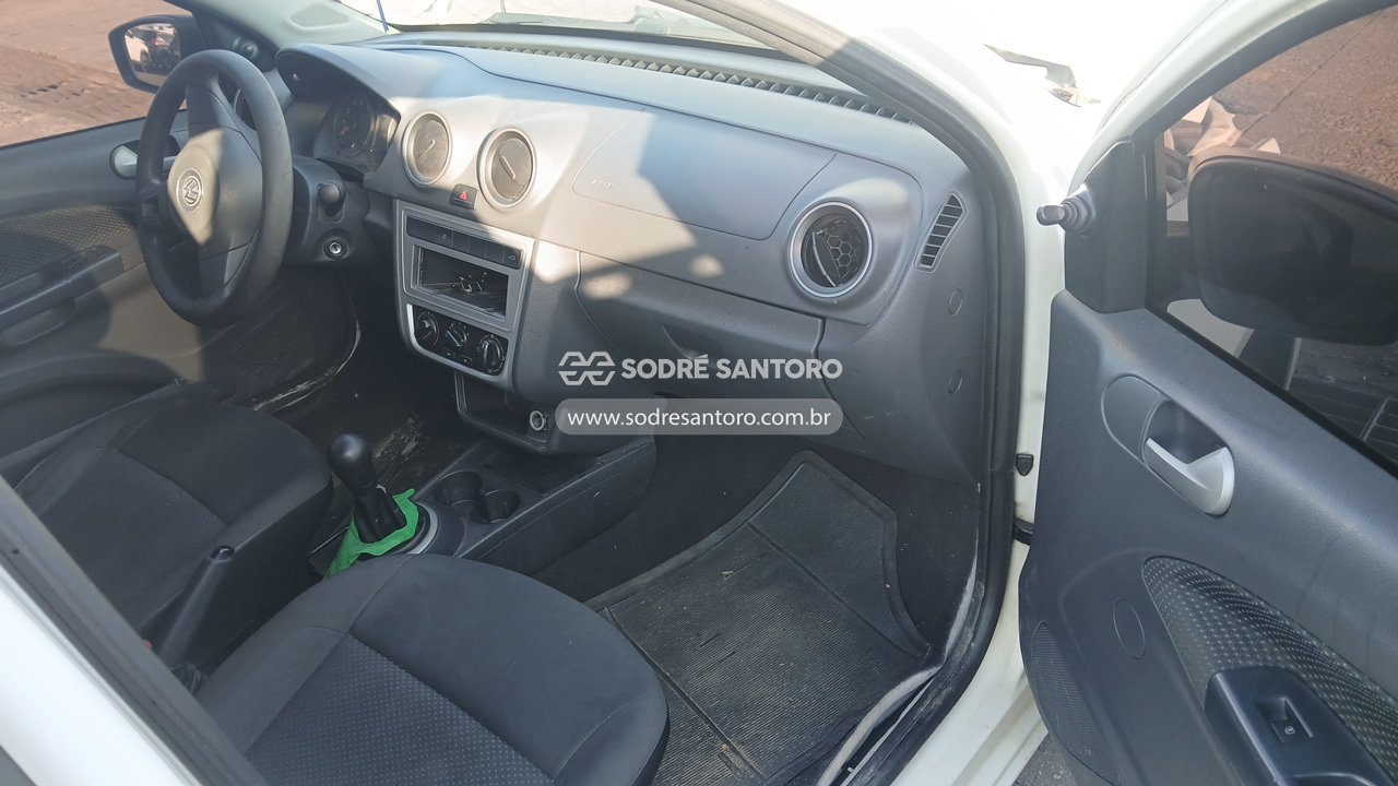 Volkswagen Gol City MB - 2015/2016 — foto 8 de 12
