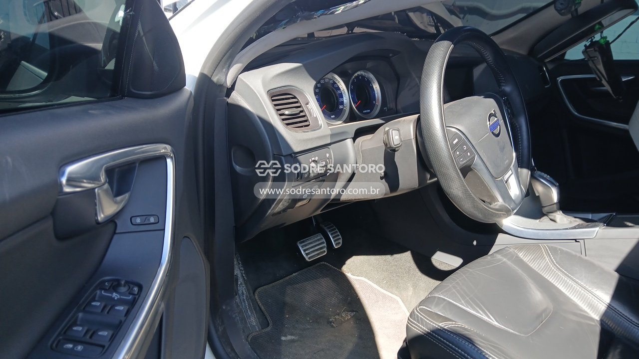 Volvo V60 2.0 T5 RD CF - 2012/2013 — foto 6 de 12