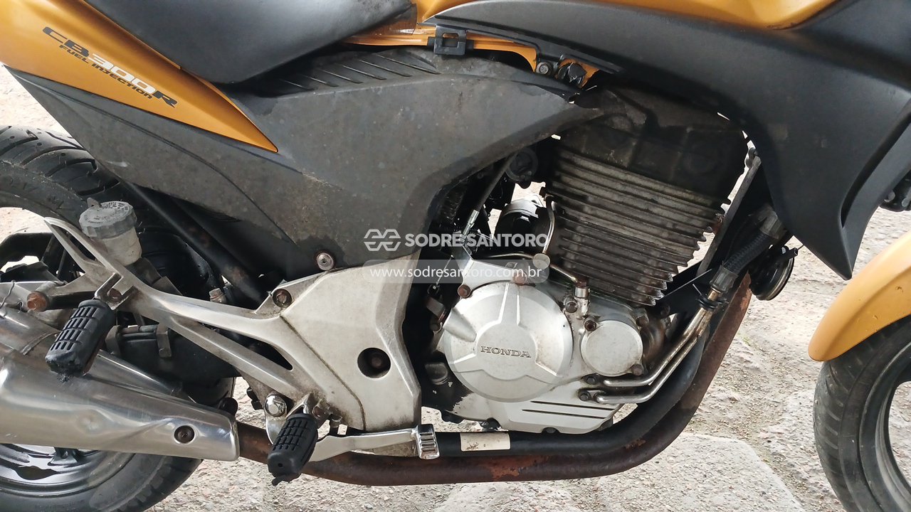 Honda CB 300r - 2009/2010 — foto 9 de 10