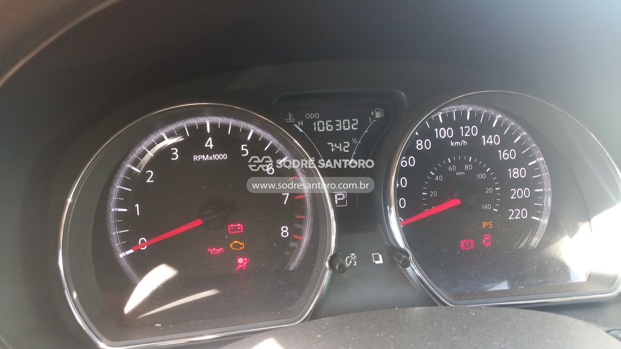 Nissan Versa 16sl Cvt - 2017/2018 — foto 7 de 12