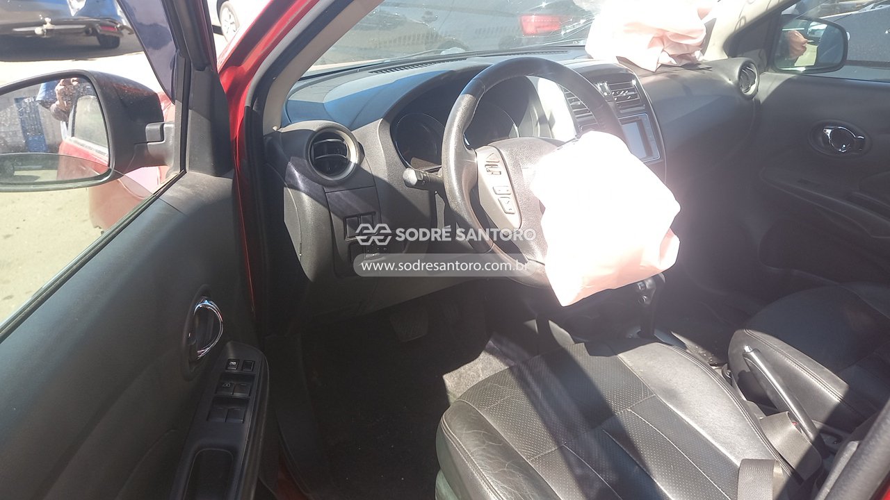 Nissan Versa 16sl Cvt - 2017/2018 — foto 6 de 12