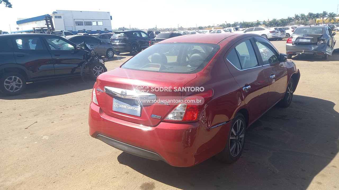 Nissan Versa 16sl Cvt - 2017/2018 — foto 4 de 12