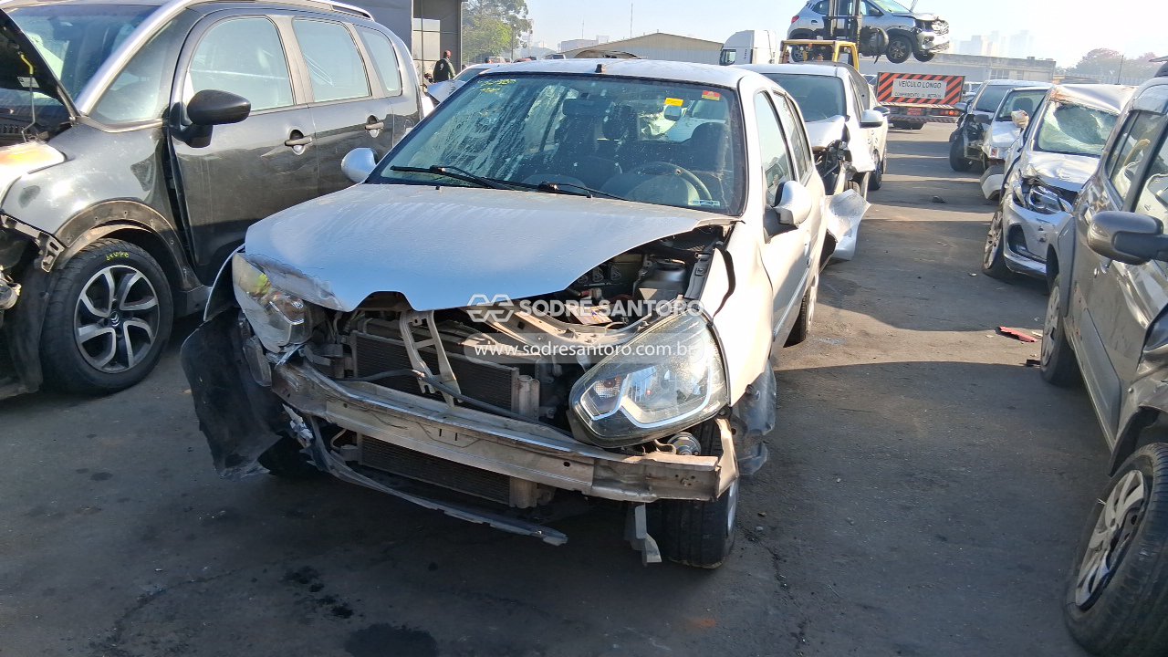 Renault Clio - 2015/2016 — foto 3 de 10