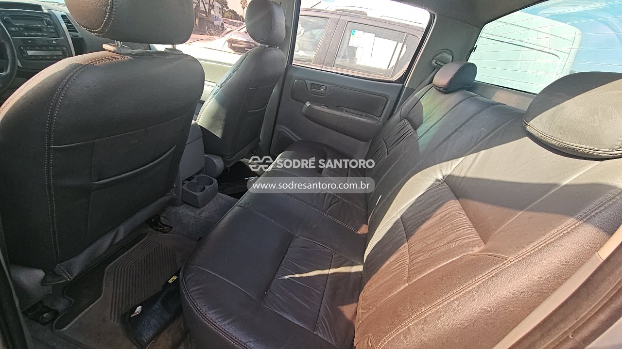 Toyota Hilux CD 4x4 Srv - 2011/2011 — foto 11 de 12