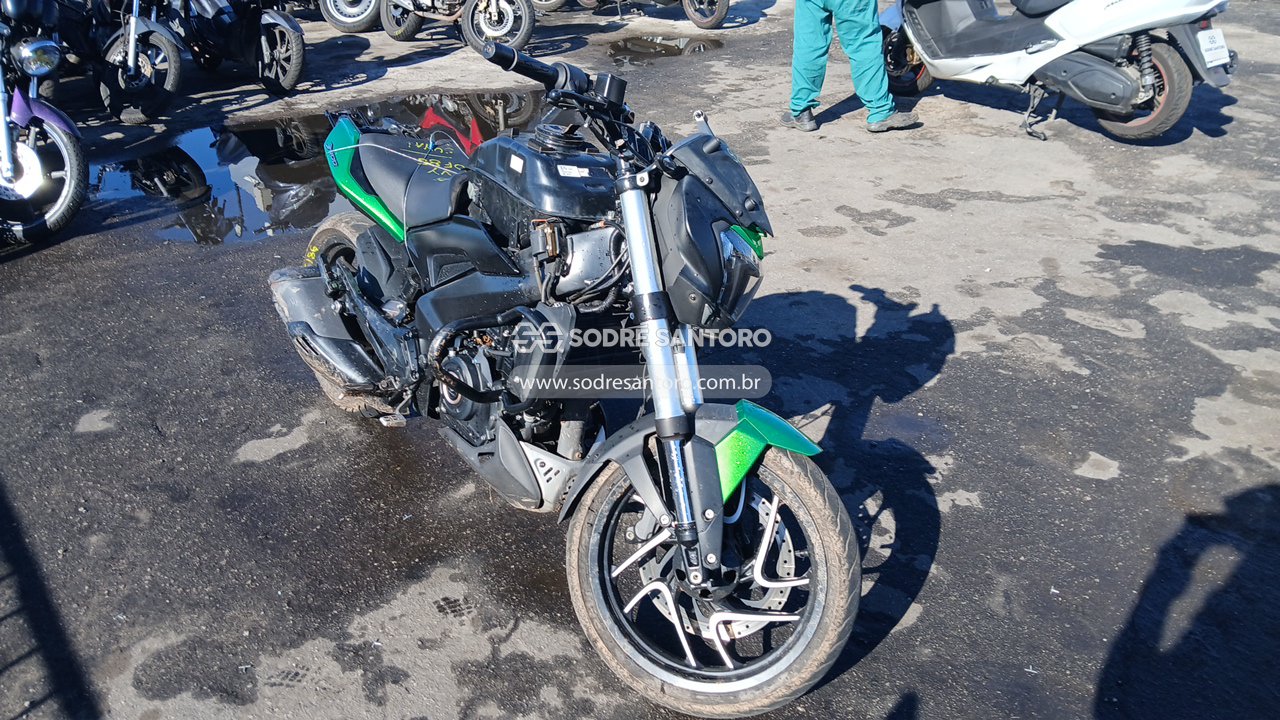 Bajaj Dominar D400 2024 em leilão