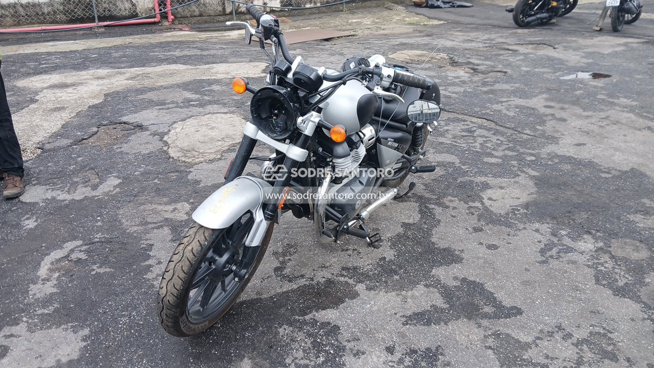 Royal Enfield Super Meteor 650 - 2024/2025 — foto 3 de 10