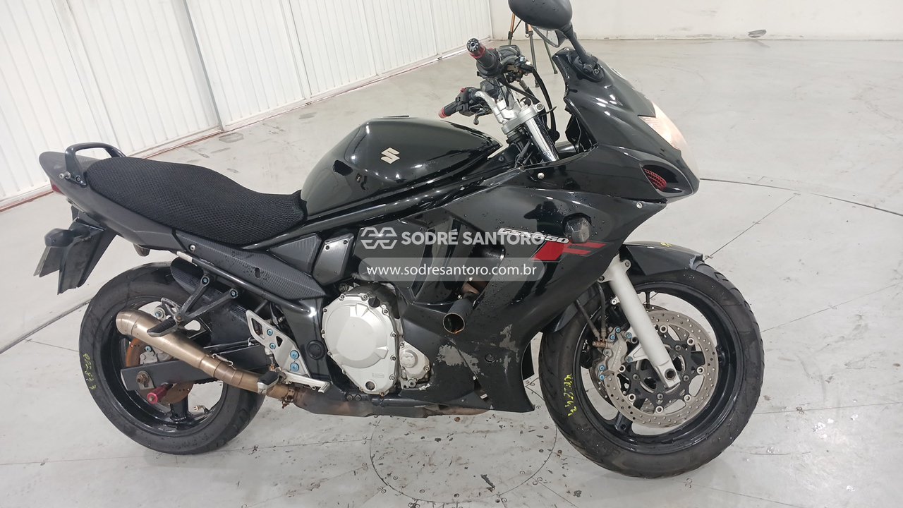 Suzuki Gsx 650f 2011 em leilão — SP