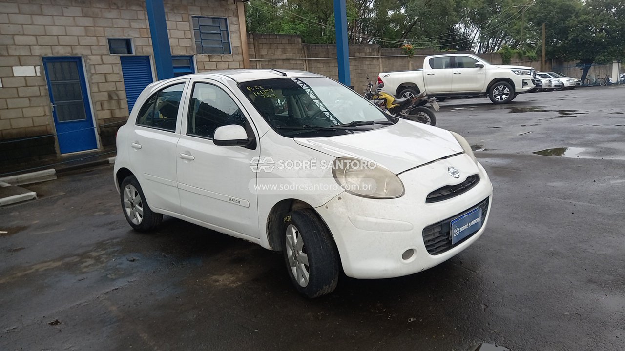 Nissan March 16sv Flex 2014 em leilão