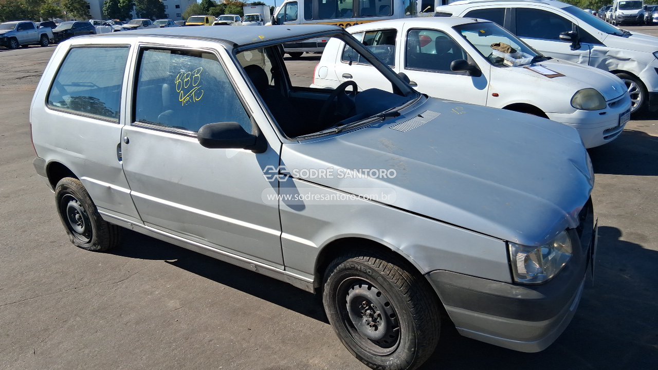 Fiat Uno Mille Economy 2010 em leilão