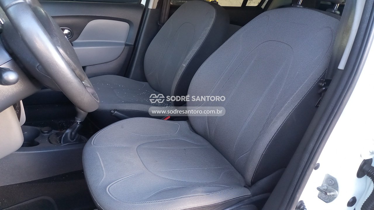 Renault Logan Dyna 16 R - 2015/2016 — foto 9 de 13