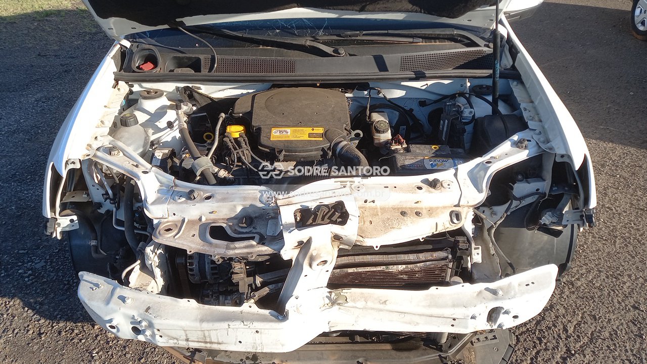 Renault Logan Dyna 16 R - 2015/2016 — foto 5 de 13