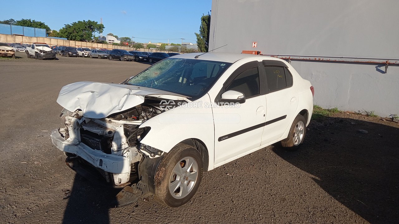 Renault Logan Dyna 16 R - 2015/2016 — foto 3 de 13