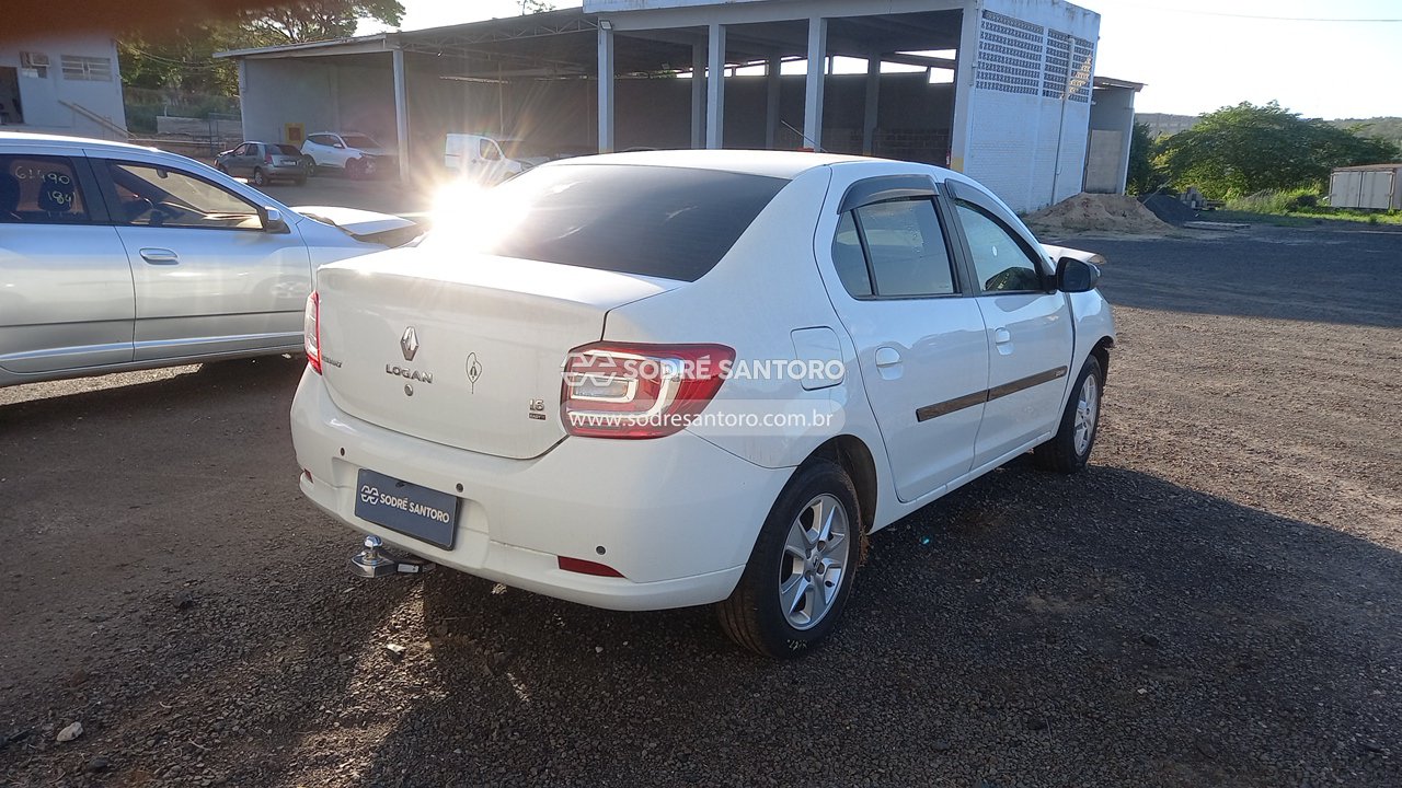 Renault Logan Dyna 16 R - 2015/2016 — foto 4 de 13