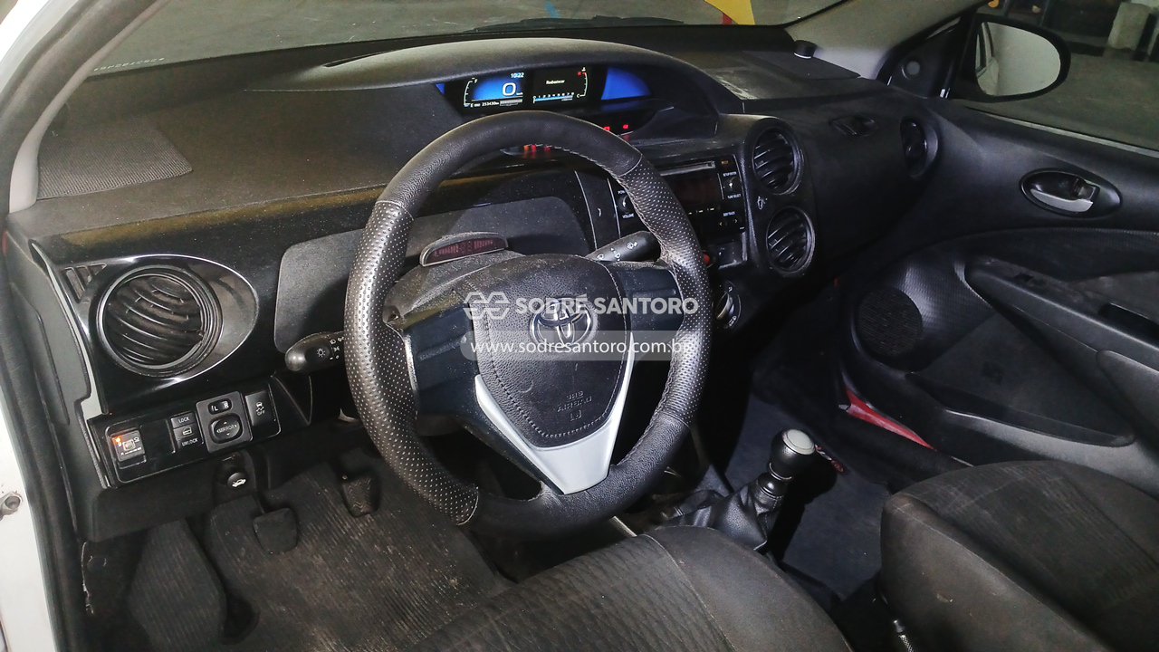 Toyota Etios SD X Vsc MT - 2018/2019 — foto 6 de 13