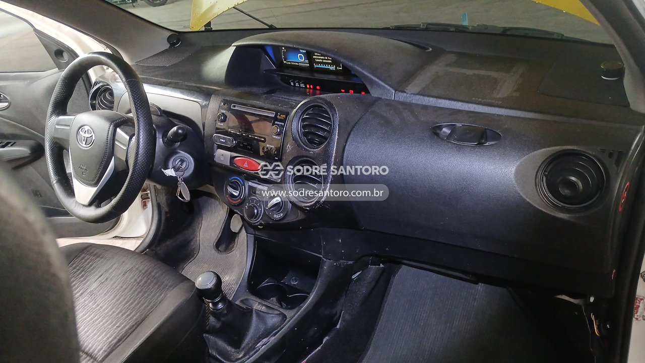 Toyota Etios SD X Vsc MT - 2018/2019 — foto 8 de 13