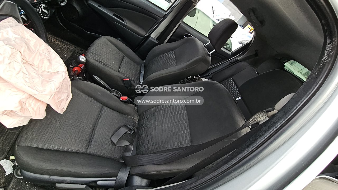 Toyota Etios HB X - 2015/2016 — foto 8 de 10