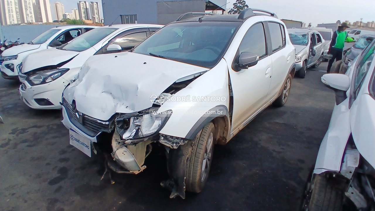 Renault Sandero Step 16 - 2016/2016 — foto 3 de 13