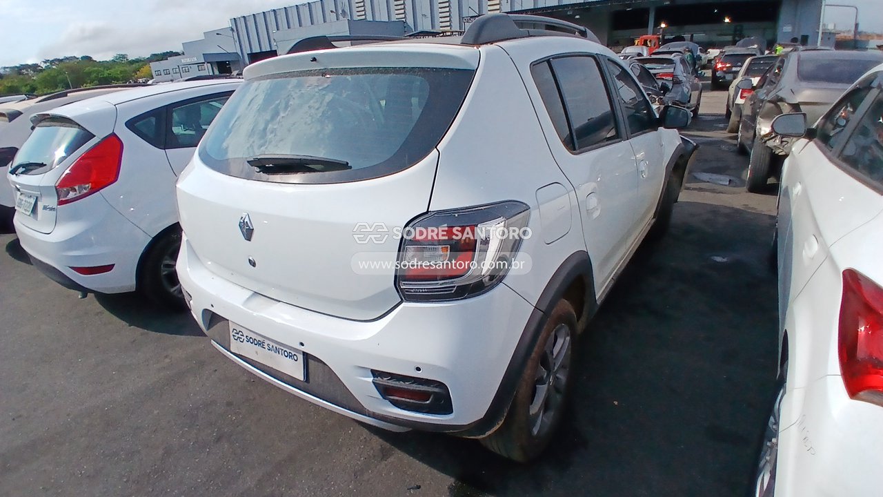 Renault Sandero Step 16 - 2016/2016 — foto 4 de 13