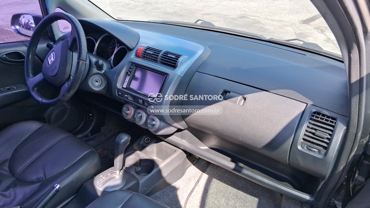 Honda Fit LX - 2006/2007 — foto 8 de 10