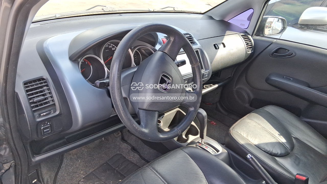 Honda Fit LX - 2006/2007 — foto 6 de 10
