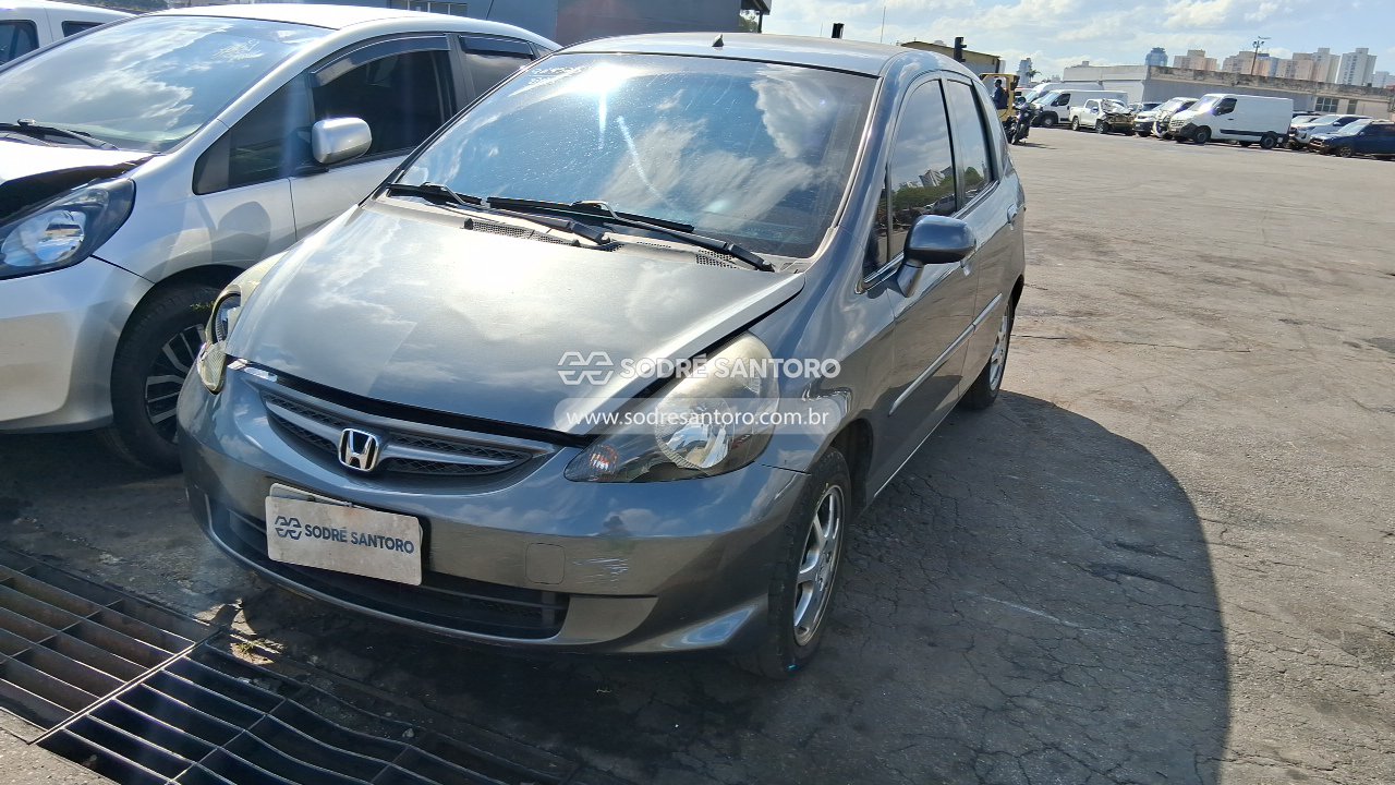 Honda Fit LX - 2006/2007 — foto 3 de 10