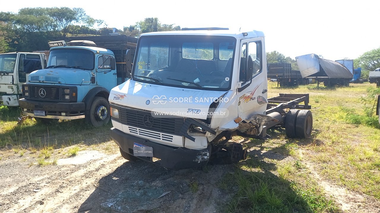 Mercedes-benz 710 - 2006/2006 — foto 3 de 13