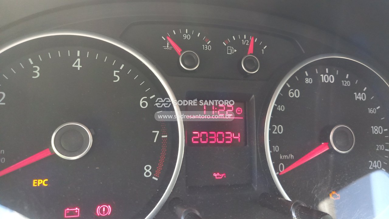 Volkswagen Voyage 1.6 - 2013/2014 — foto 7 de 13