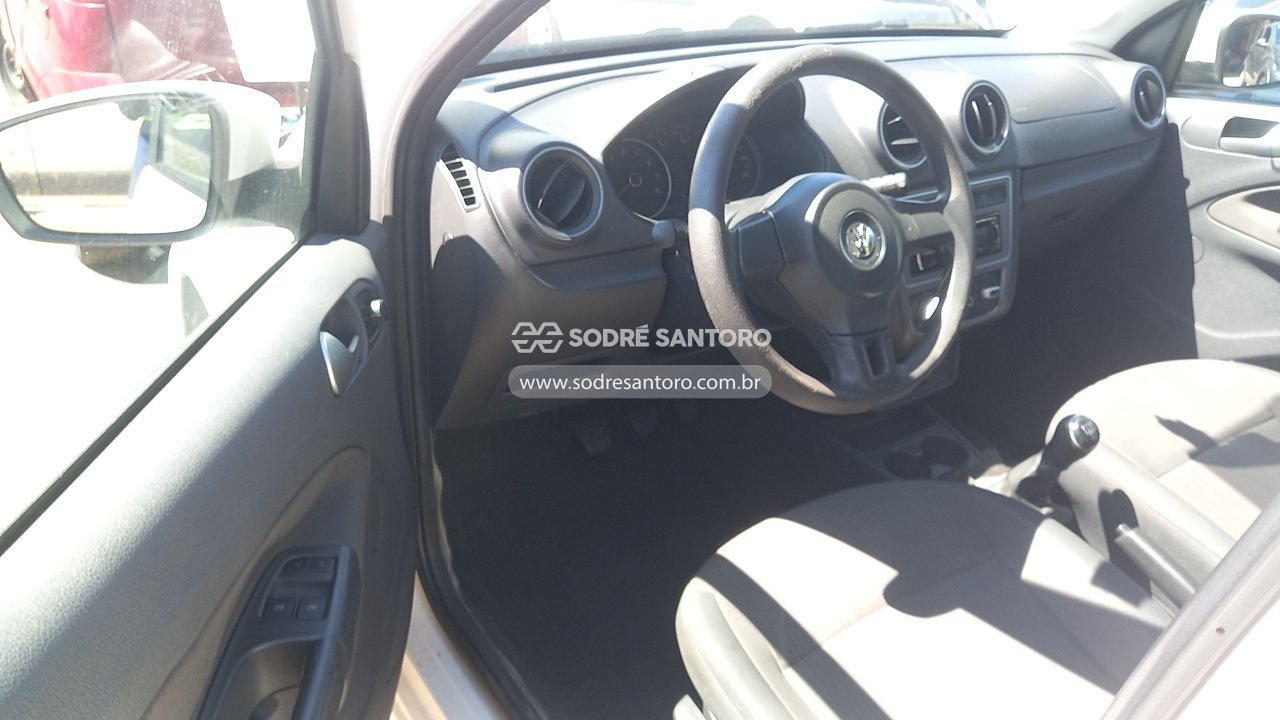 Volkswagen Voyage 1.6 - 2013/2014 — foto 6 de 13