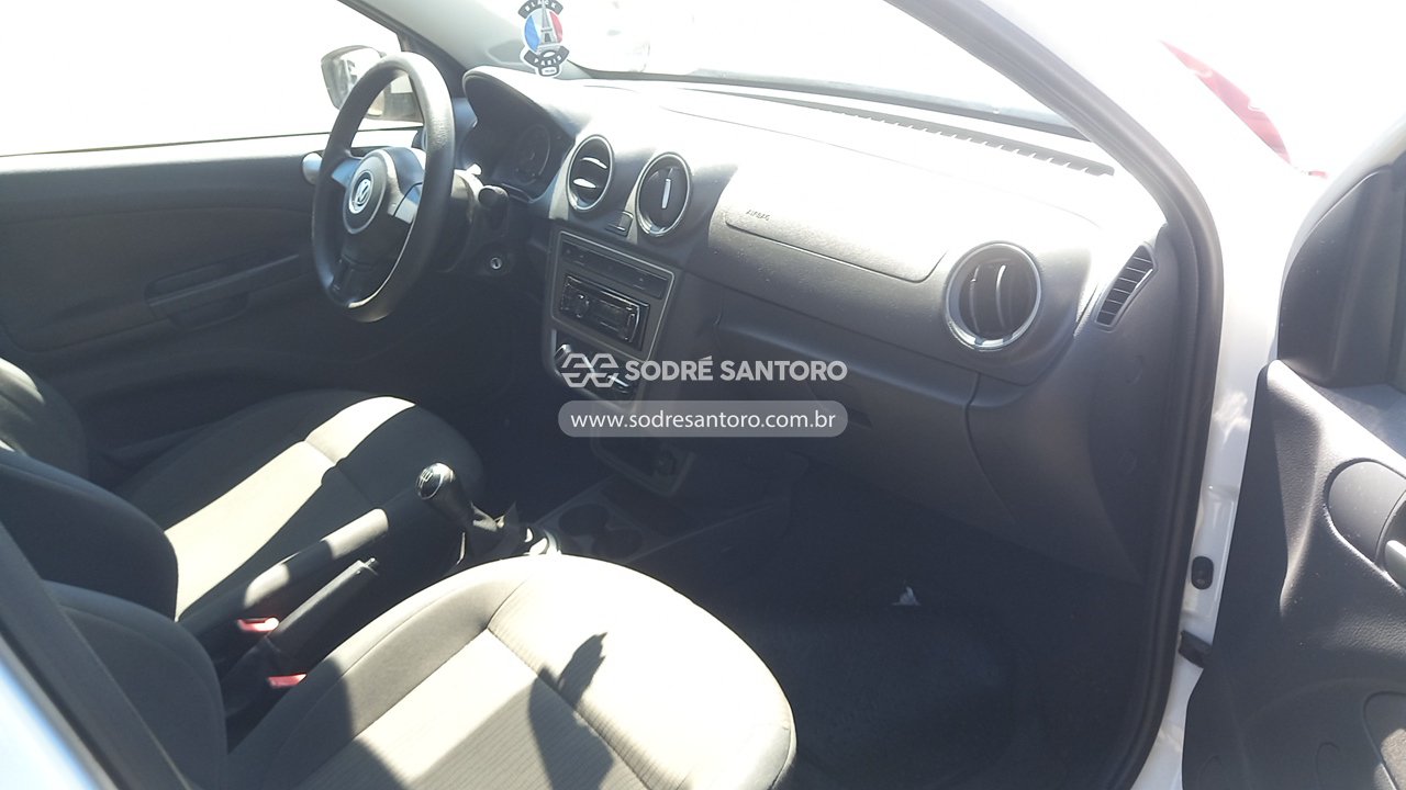 Volkswagen Voyage 1.6 - 2013/2014 — foto 8 de 13
