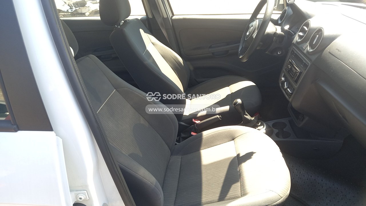 Volkswagen Voyage 1.6 - 2013/2014 — foto 9 de 13