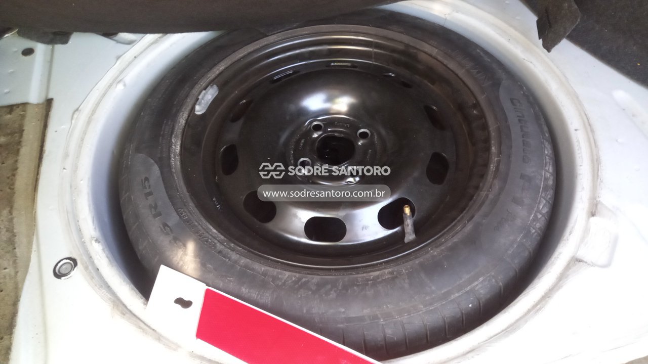 Volkswagen Voyage 1.6 - 2013/2014 — foto 10 de 13