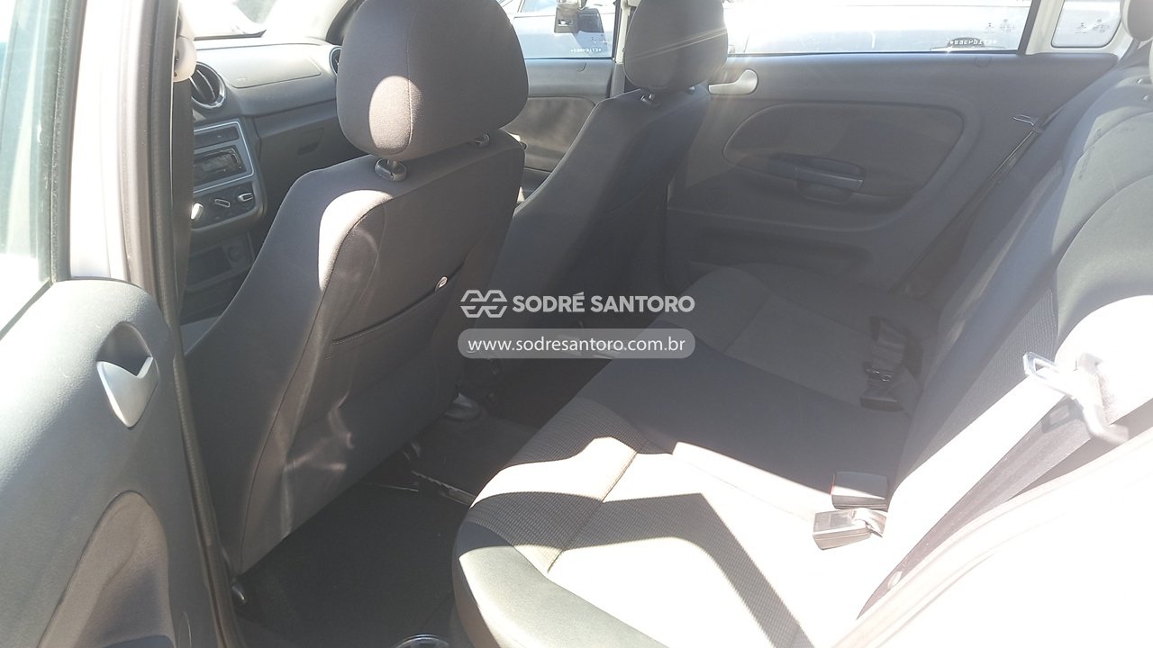 Volkswagen Voyage 1.6 - 2013/2014 — foto 12 de 13