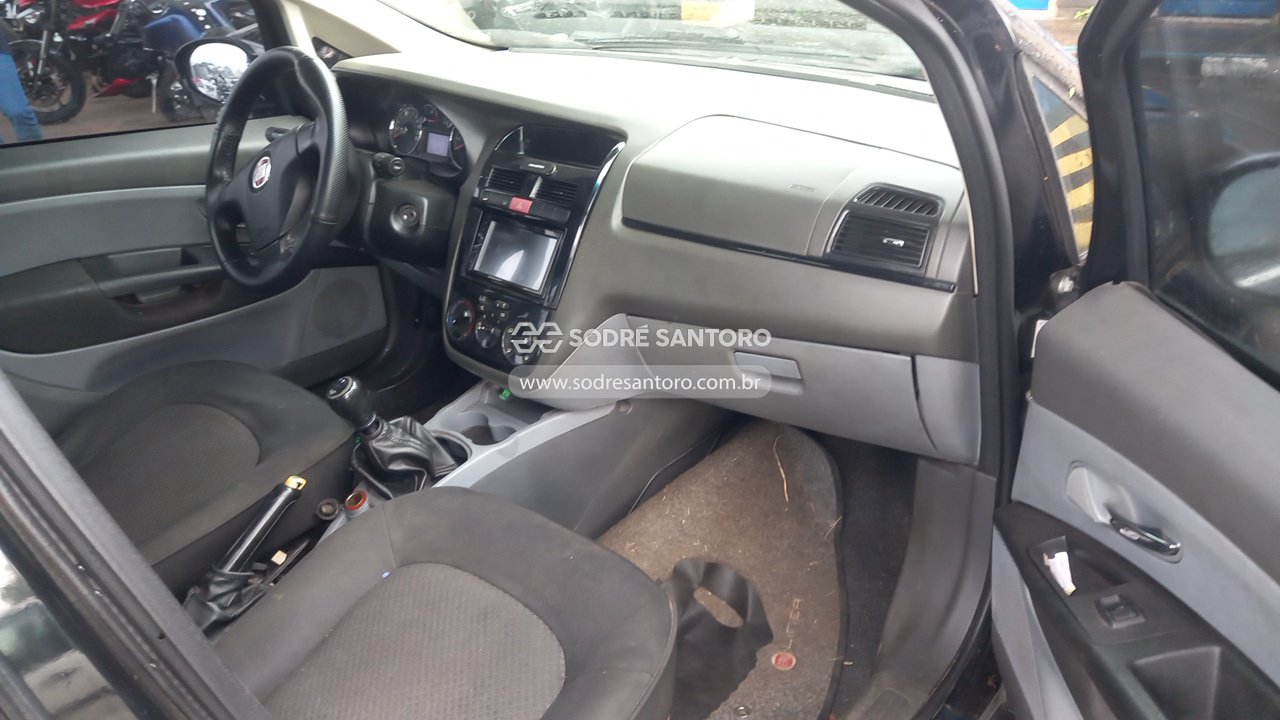 Fiat Linea Essence 1.8 - 2012/2013 — foto 8 de 13