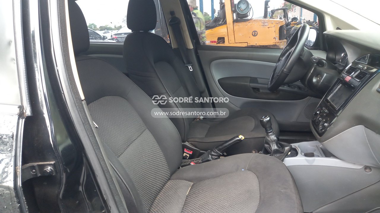 Fiat Linea Essence 1.8 - 2012/2013 — foto 9 de 13