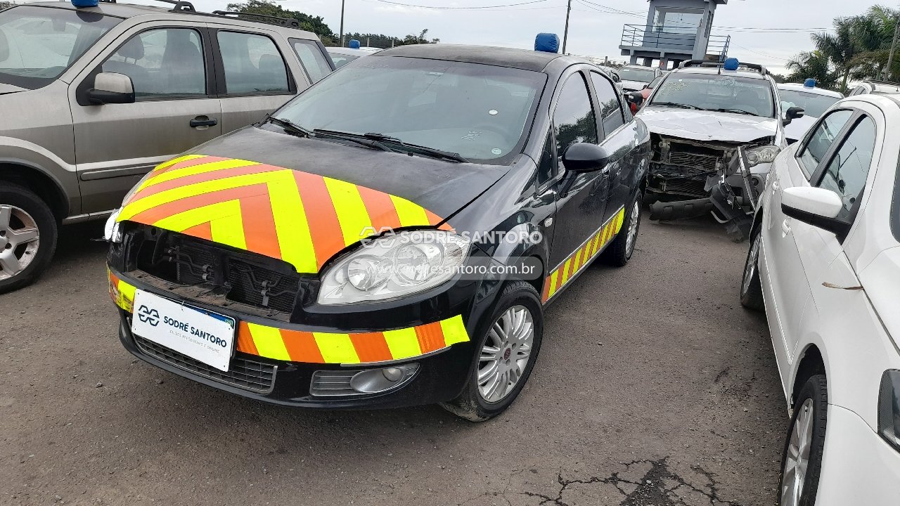 Fiat Linea Essence 1.8 - 2012/2013 — foto 3 de 13