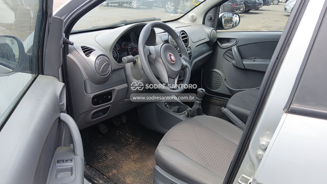 Fiat Palio Attractiv 1.0 - 2012/2013 — foto 6 de 12