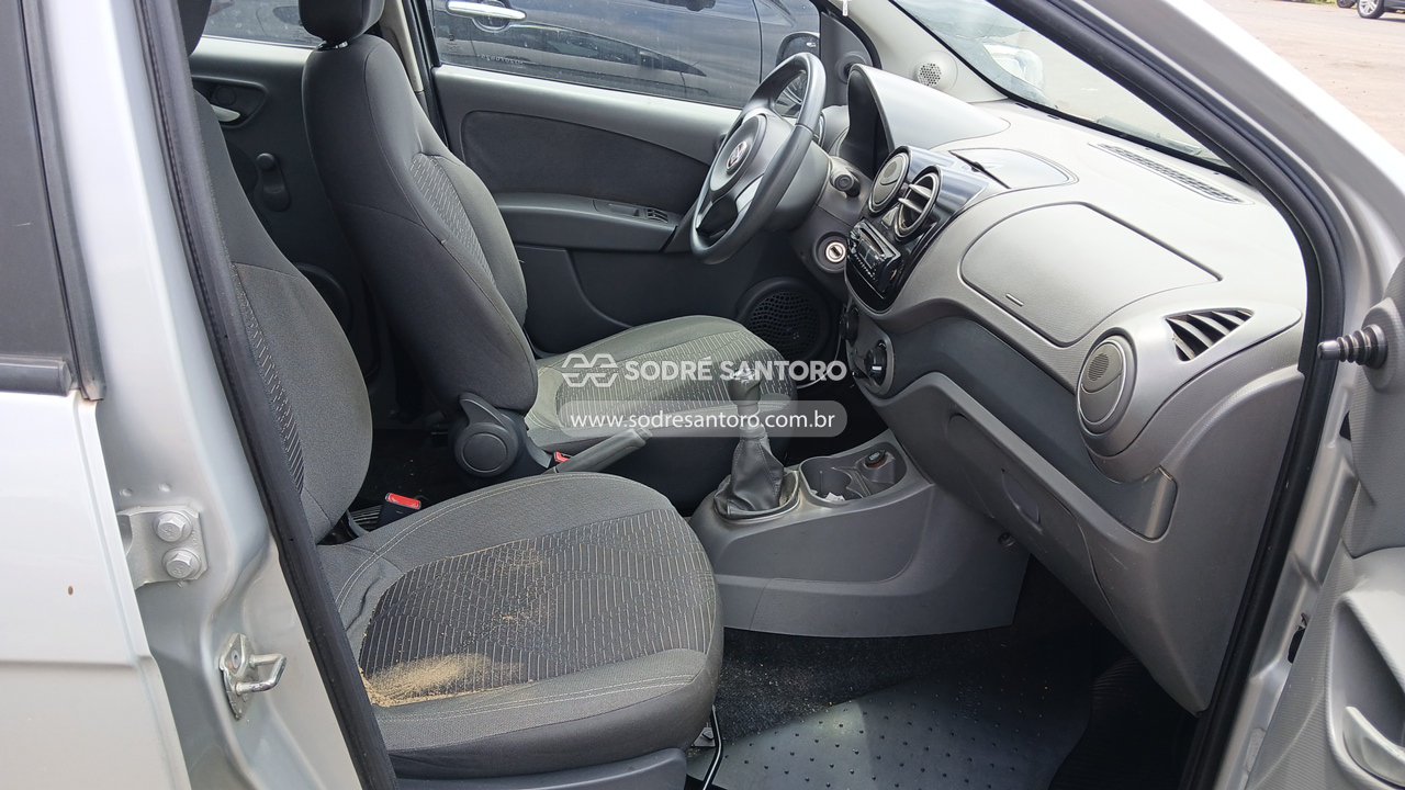 Fiat Palio Attractiv 1.0 - 2012/2013 — foto 9 de 12