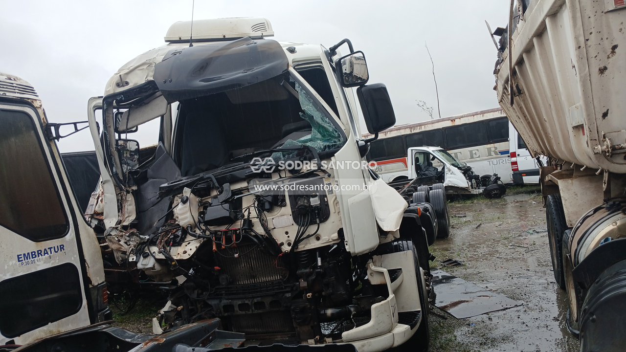 Volvo VM 260 6x2r - 2011/2011 — foto 3 de 12