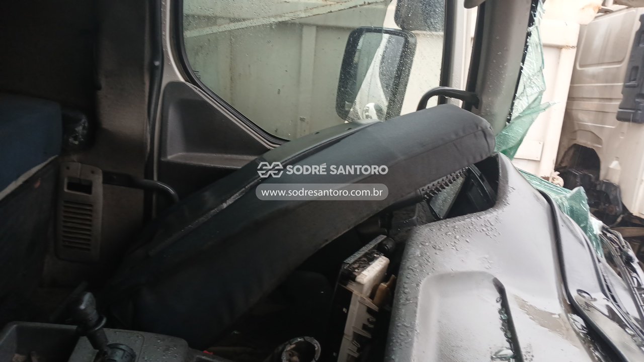 Volvo VM 260 6x2r - 2011/2011 — foto 6 de 12